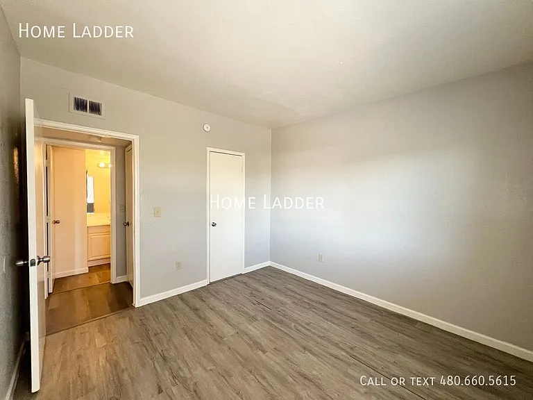 4957 S Park Ave #201 — Photo 11