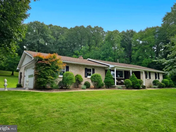 32 Weavers Rd, Fleetwood, PA 19522