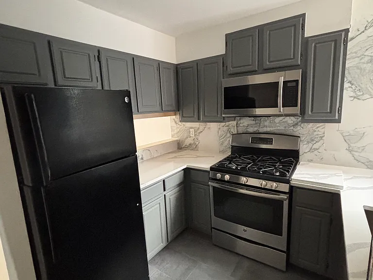 200 Mac Dougal St #2F — Photo 3