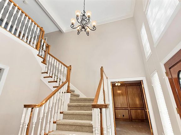 5th image of 16614 Saint Johns Wood Dr