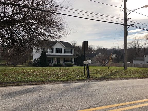 3rd image of 4 Penn Oak Ln