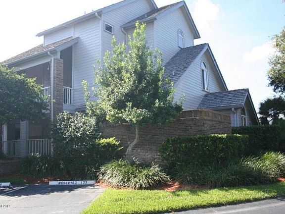2nd image of 585 Shadow Wood Ln #121