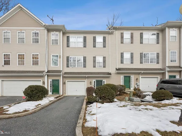 17 Hillview Cir, Yeadon, PA 19050