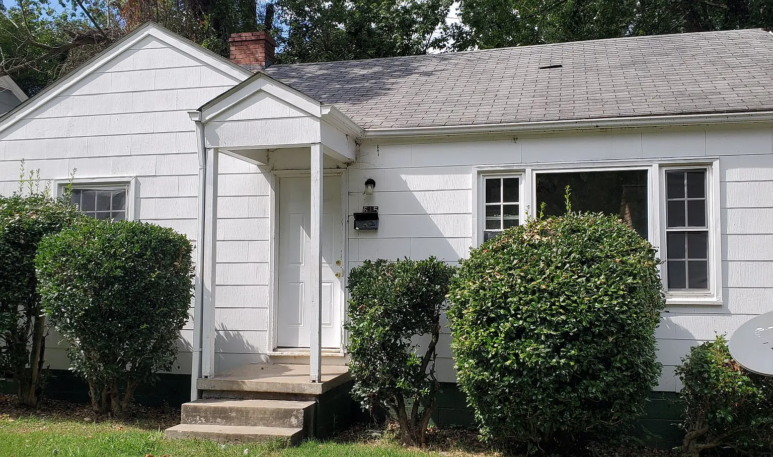 3 Bedroom 1 Bathroom House — Photo 1