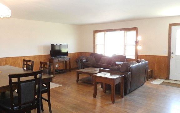 This open floor plan living room will make entertaining or family time easy to enjoy.  With neutral dcor and wood flooring, get ready to move in and make it your own.