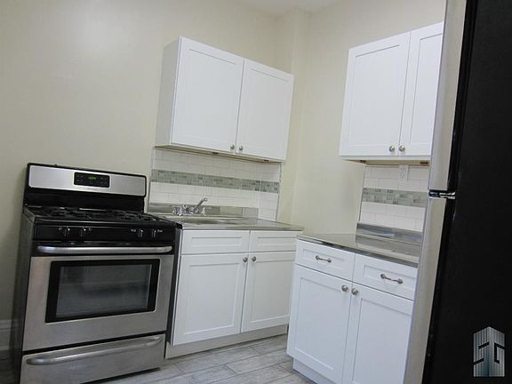 4th image of 1451 Pacific St APT C4