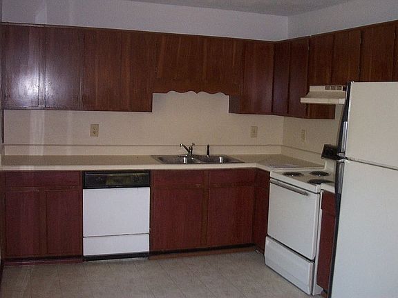 3rd image of 2134 Valley Oaks Dr SE