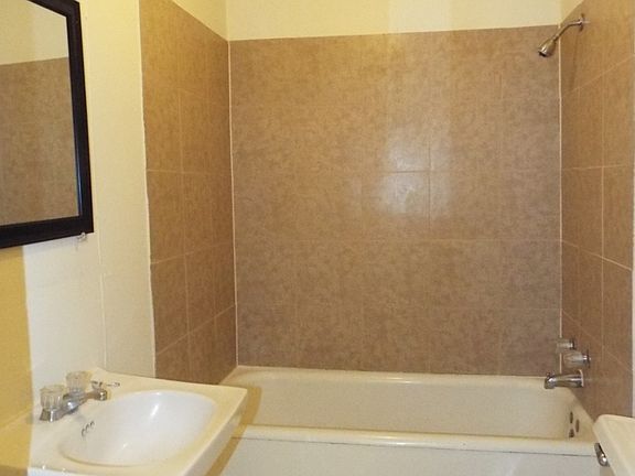 5th image of 410 W 2nd St