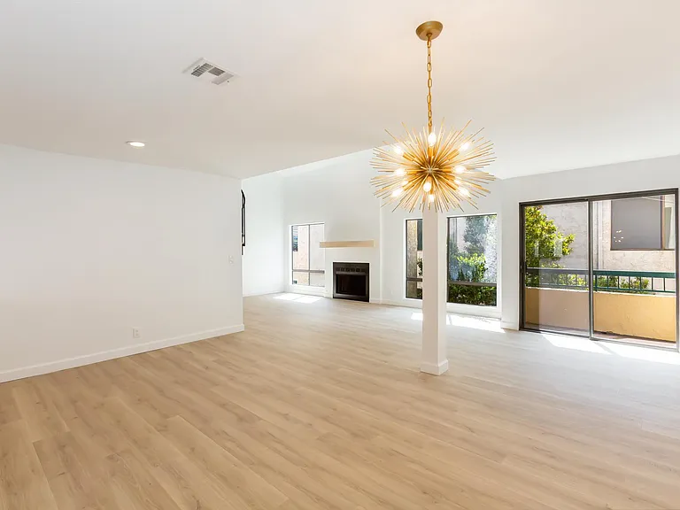 1738 S Bentley Ave #302 — Photo 8