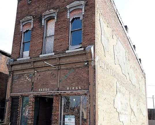 5th image of 119 E 6th St