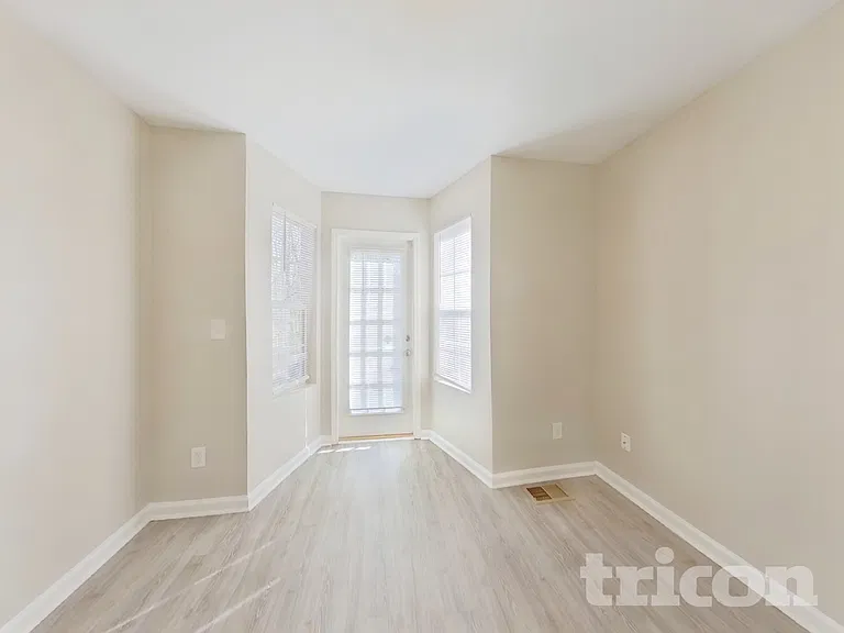 3912 Laurel Bend Dr — Photo 4