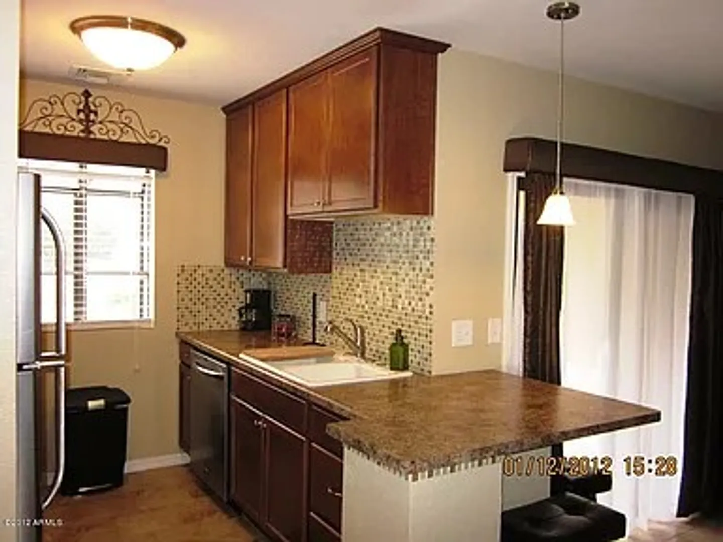 Ideal 2 Br 2 Ba 1 Carport Condo Near Southern and Country Club in Mesa — Photo 4