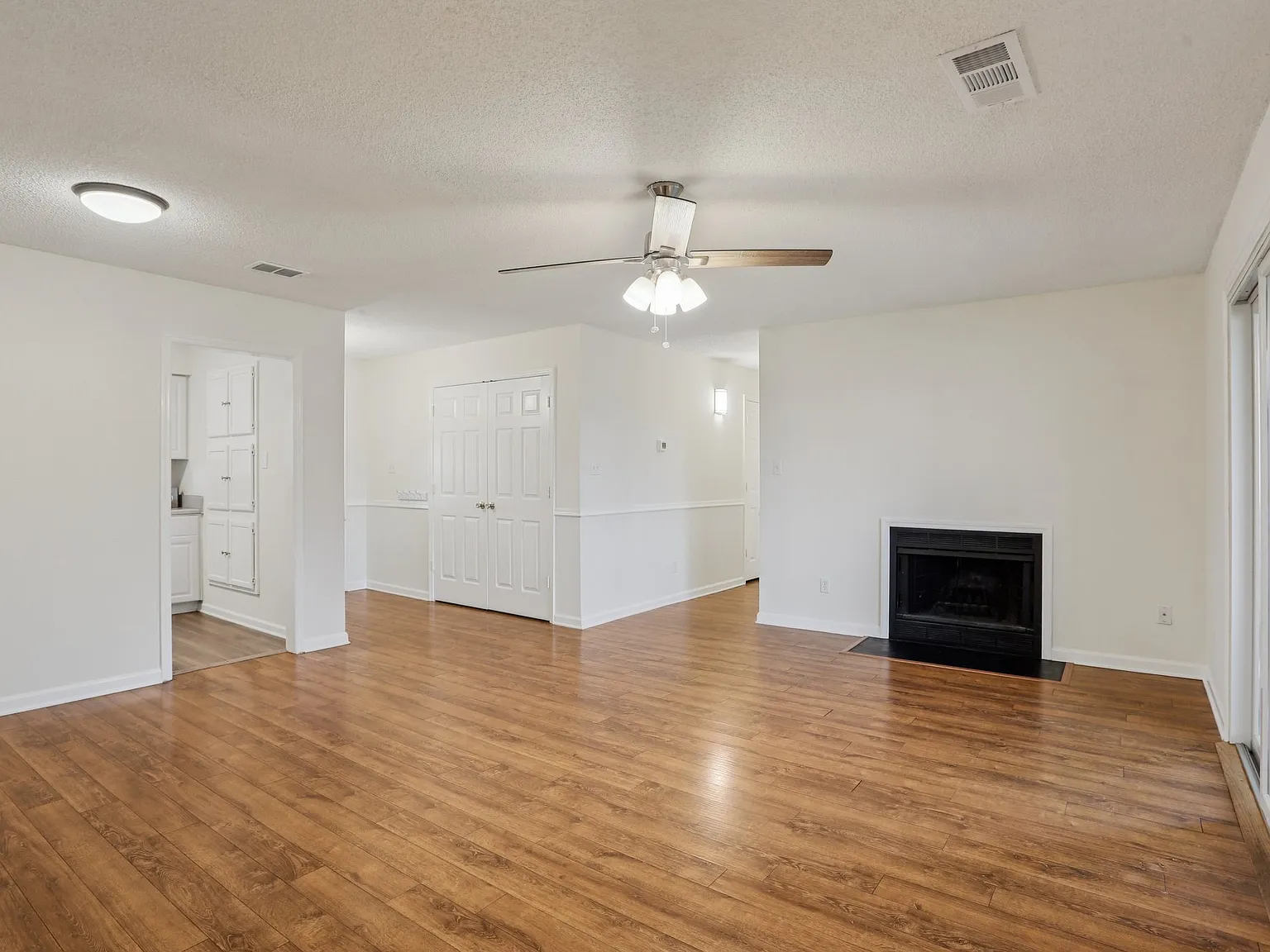 2429 Kennedy Ct — Photo 3