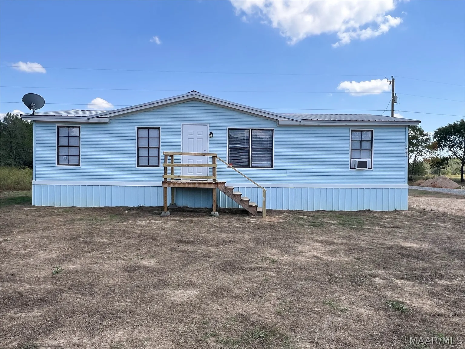 3 bed, 2.0 bath, 1125 sqft, $1,200 — Photo 2
