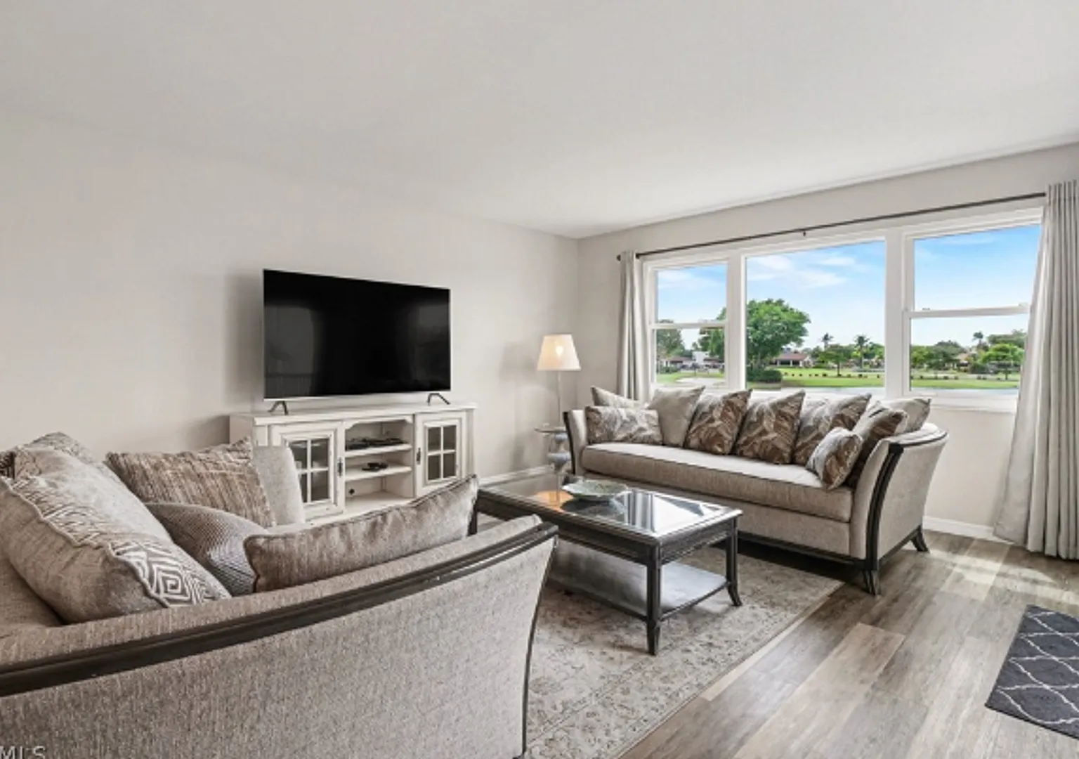 1700 Pine Valley Dr — Photo 2