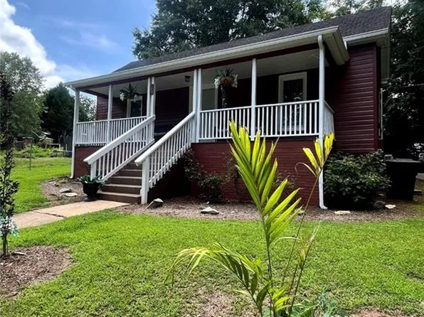 910 Branch St, Eden, NC 27288