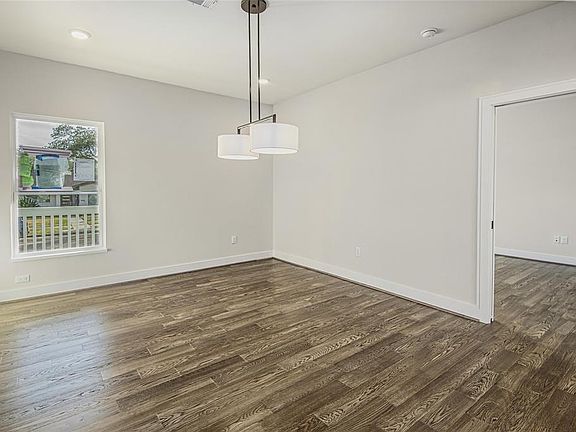 3rd image of 5214 Loch Lomond Dr