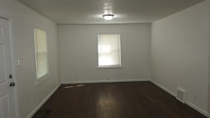 2222 S Overton Ave — Photo 13