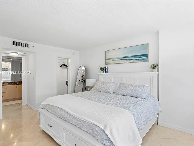 6917 Collins Ave #1512 — Photo 8