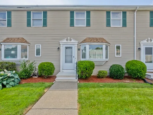 55 Pleasant St APT 5, Granby, MA 01033