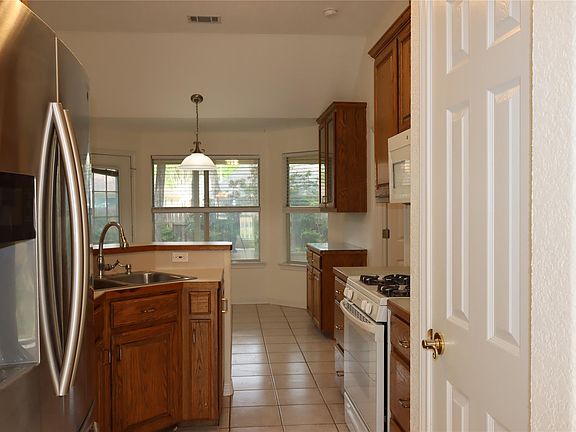 4th image of 3013 Parker Dr