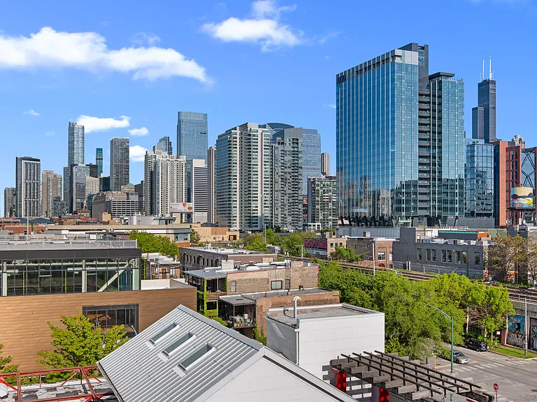 465 Carpenter — Photo 8