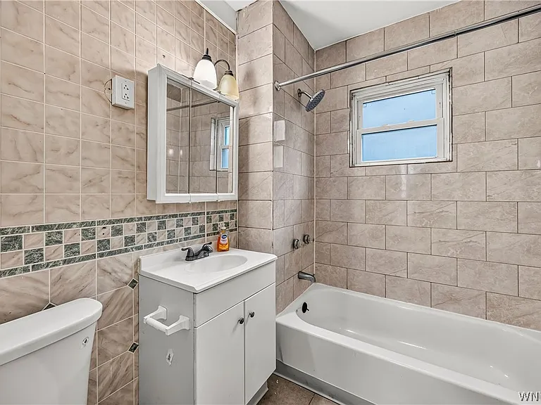 563 Humboldt Pkwy #UPPER — Photo 35