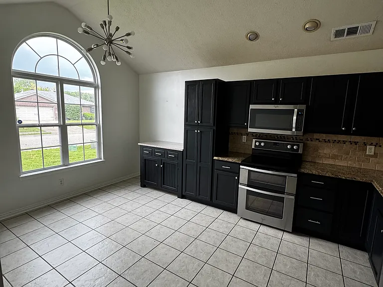 4615 Boardwalk Dr — Photo 4