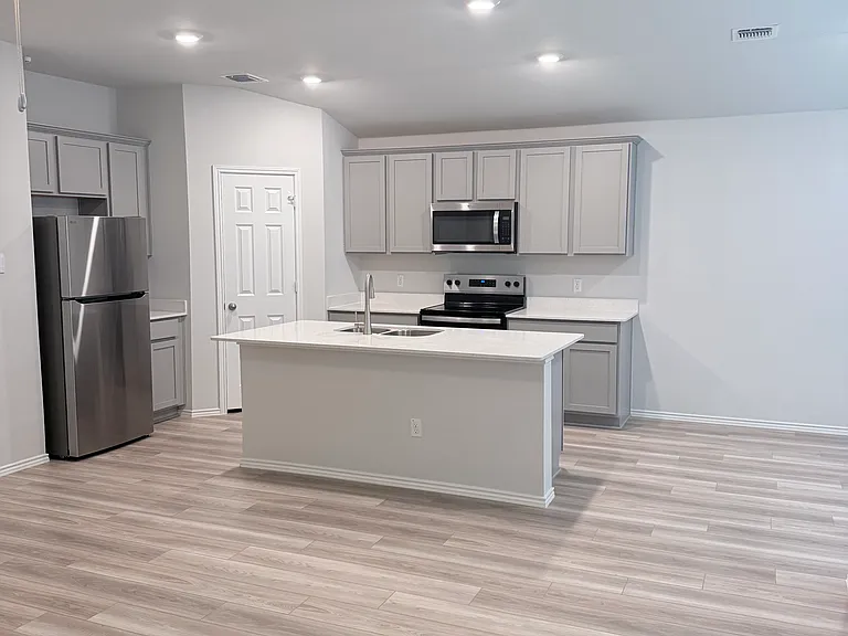7300 Veronica Ct — Photo 7