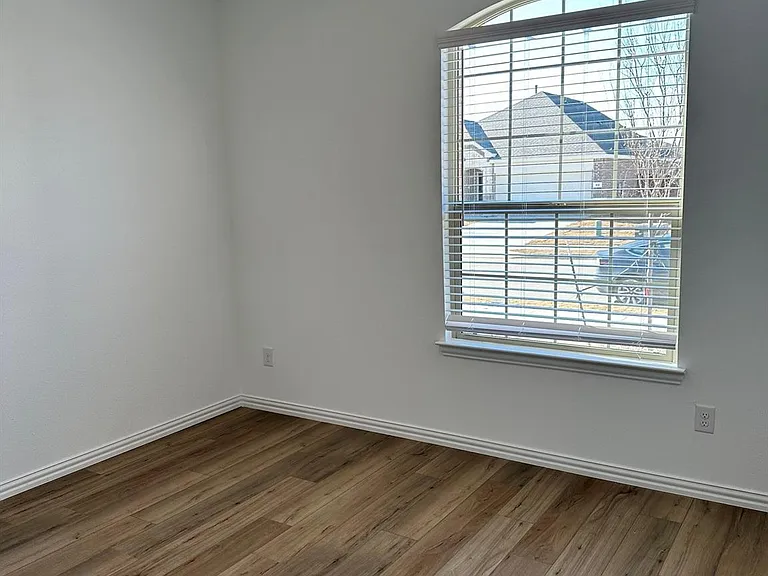 1008 Chip St — Photo 6