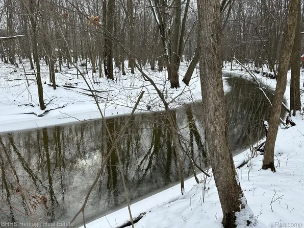 W Allen Rd, Fowlerville, MI 48836
