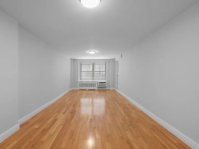 210 W 89th St #1D — Photo 2