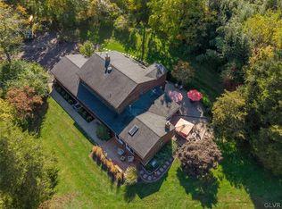 3240 Gallows Hill Rd, Riegelsville, PA 18077