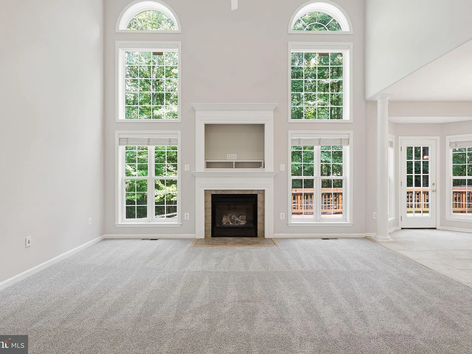 5 bed, 5.0 bath, 4565 sqft, $4,500 — Photo 2