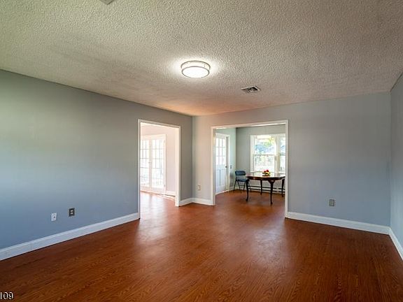 3rd image of 351O Northfield Ln