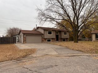 2040 S Fieldcrest Ct, Wichita, KS 67209