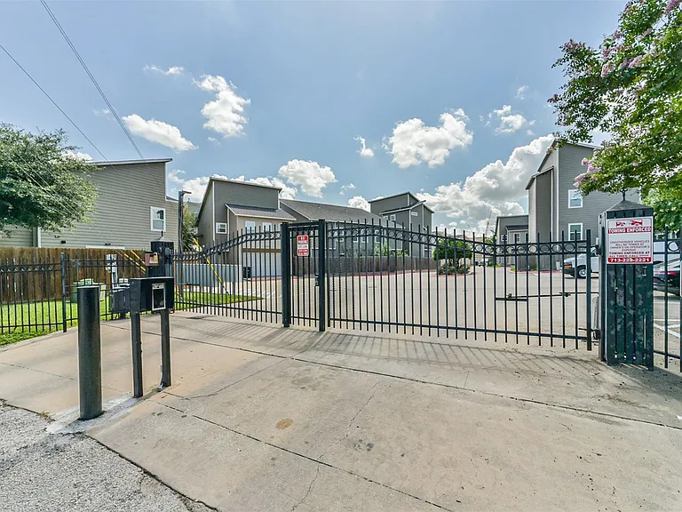 5305 Avenue J — Photo 20