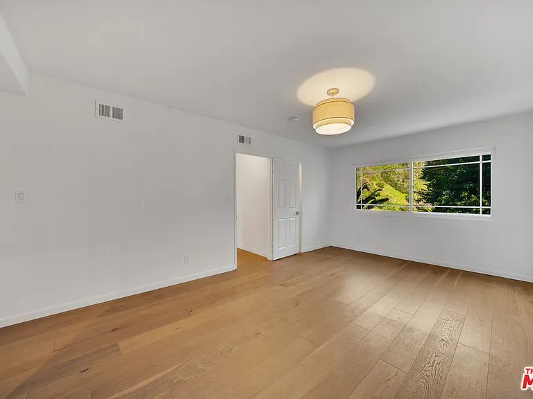 1758 Clear View Dr — Photo 16