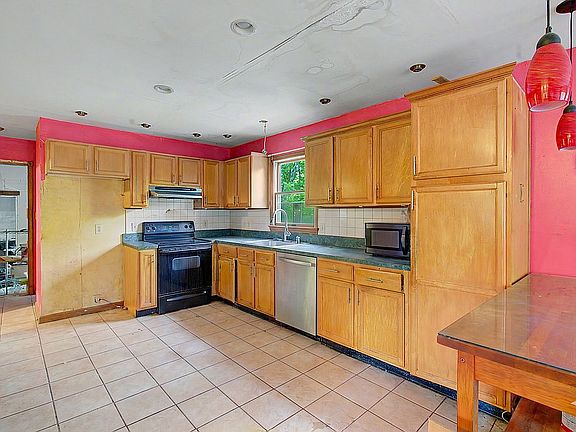 5th image of 325 Woodland Ave