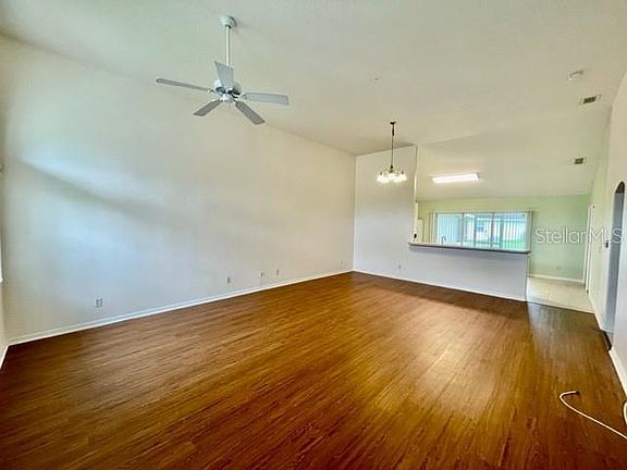 3rd image of 8 Eton Ln #A
