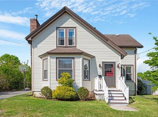 15 Bellevue Ave, North Smithfield, RI 02896