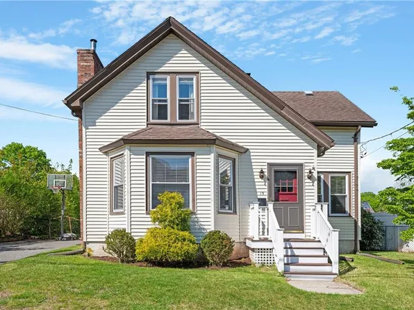 15 Bellevue Ave, North Smithfield, RI 02896