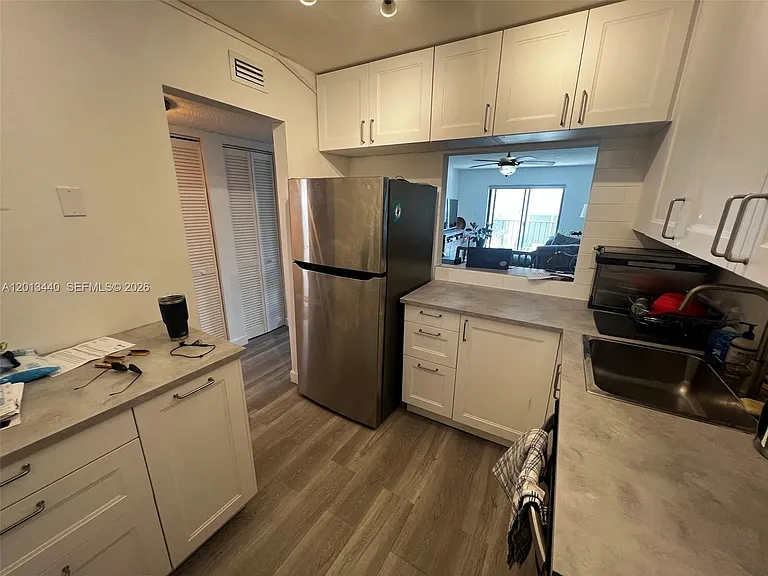 950 Euclid Ave #211 — Photo 5