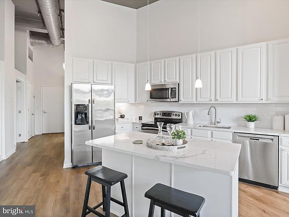 3rd image of 2720 S Arlington Mill Dr Unit 102