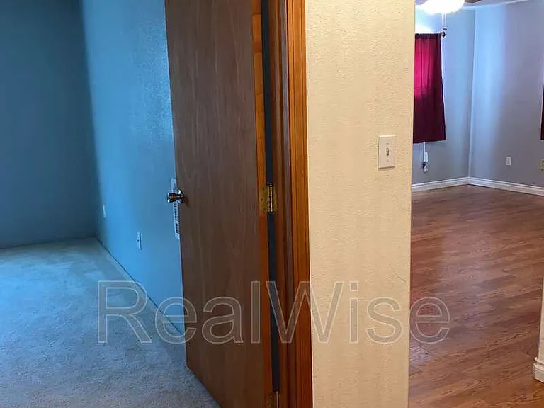 2564 NE Douglas Ave — Photo 11