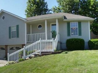 1124 SW Huntington Dr, Blue Springs, MO 64015