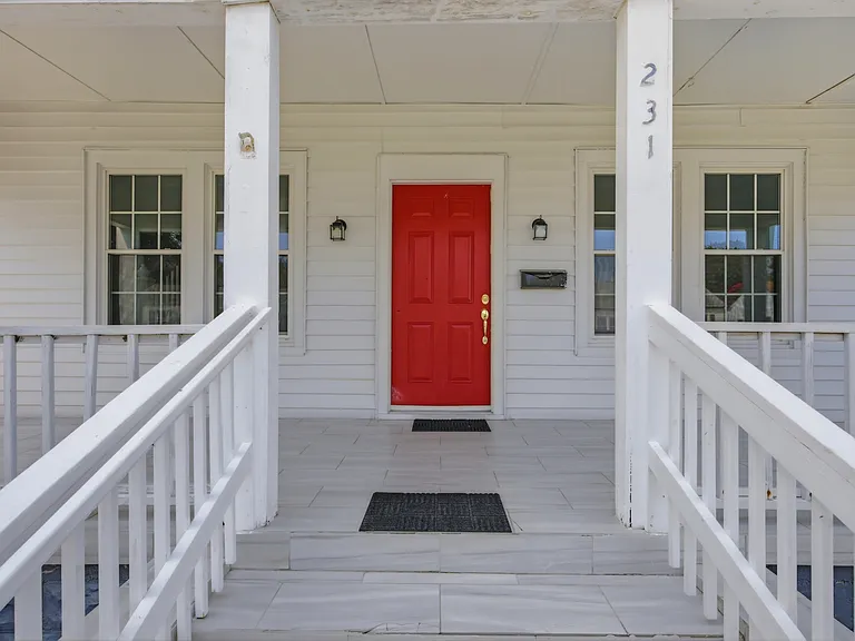 231 N Kalmia Ave — Photo 1