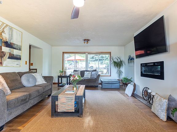 5th image of 1205 Aspen Dr