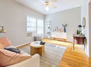 702 W Barry Ave #706-2B, Chicago, IL 60657