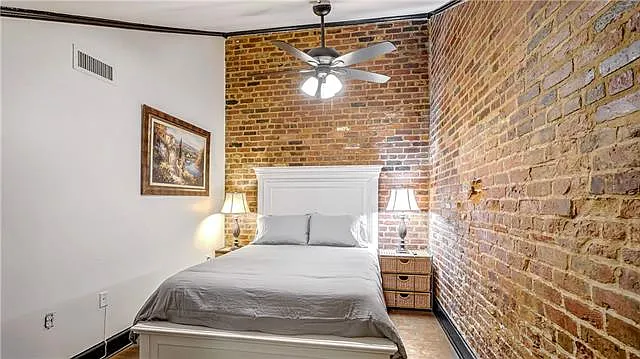 922 Chartres St #D — Photo 8